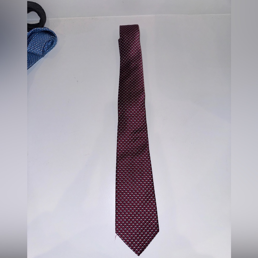 Giorgio Armani Men’s Red Patterned Silk Tie